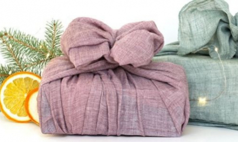 Emballer un cadeau dans un Furoshiki