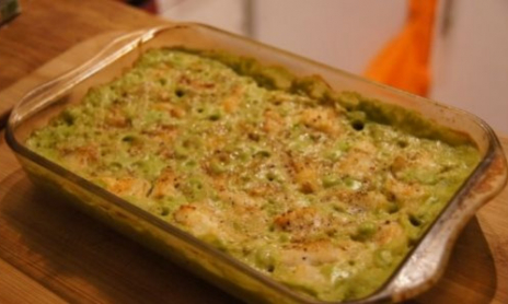 Poisson blanc dans son bain tout vert de petits pois